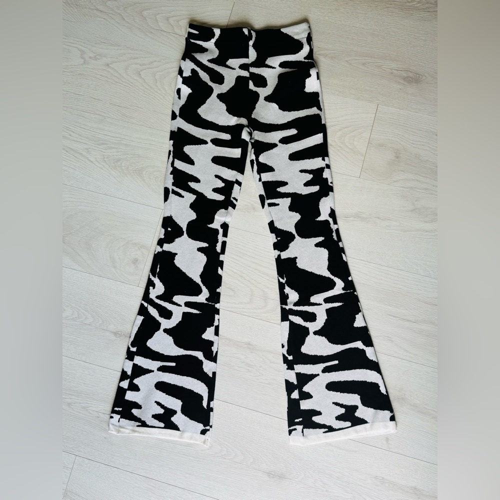 Baevely Cow Print Pants Size Small, Elastic Waist, Ankle Flare Pants Black White - Picture 4 of 11